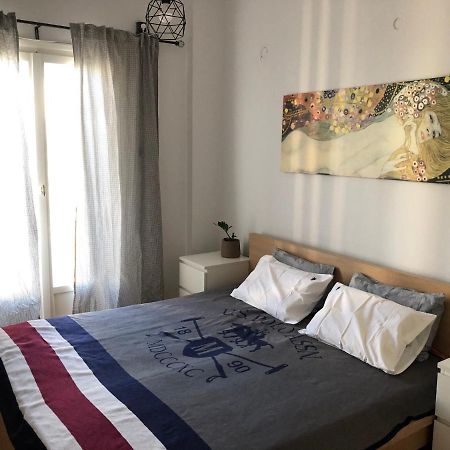 Cosy Apartment In Metaxourgeio Atenas Exterior foto
