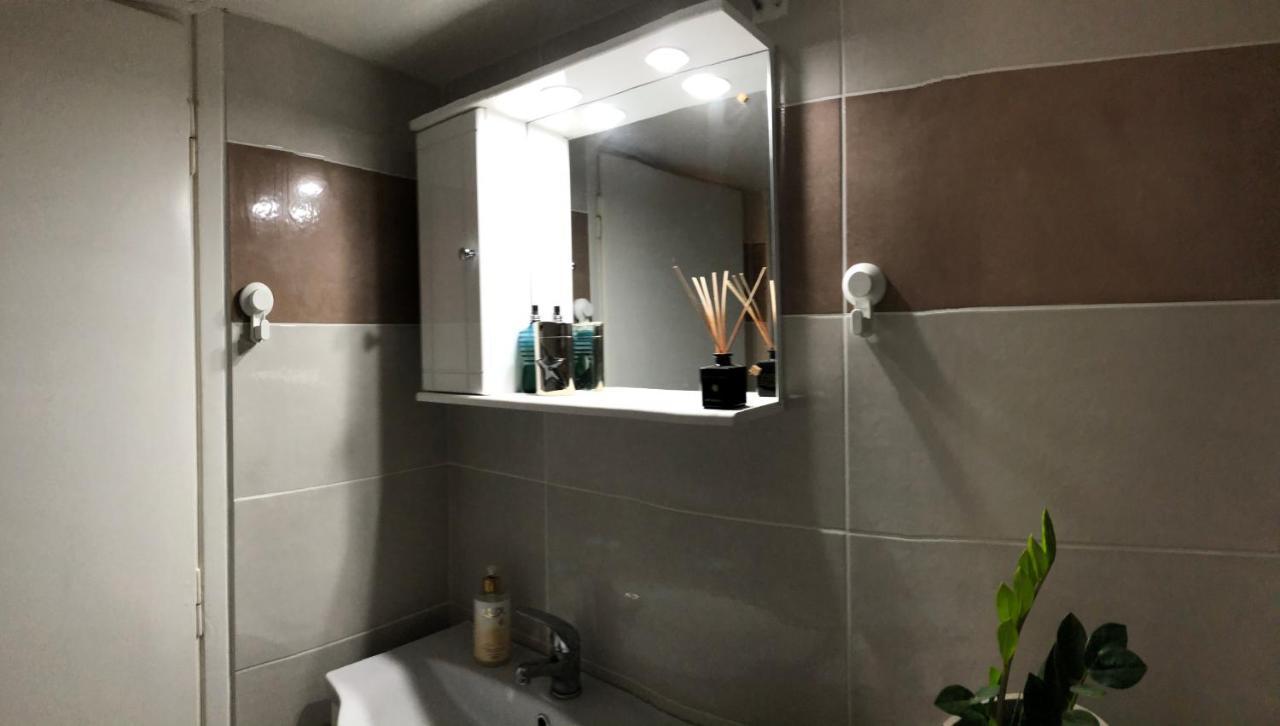 Cosy Apartment In Metaxourgeio Atenas Exterior foto
